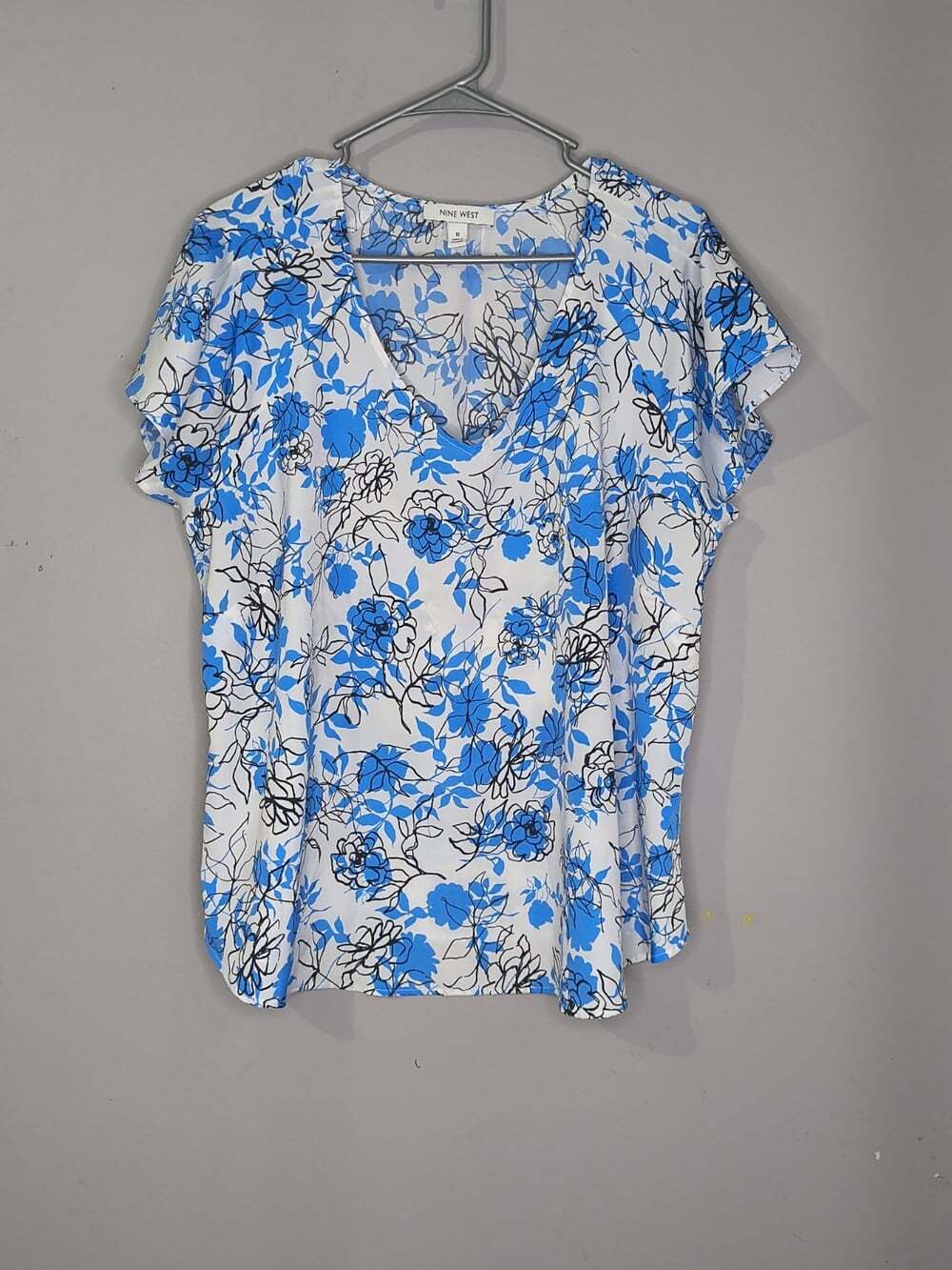 Nine West Women's Size 1X White And Blue Floral Short Sleeve Blouse V Neck